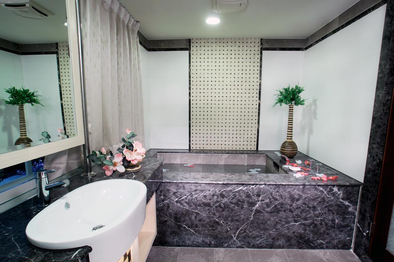 Chuang-Tang Spring Spa Hotel - Deyang Jiaoxi Esterno foto